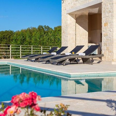 Villa Blanche By Ilc Бртонигла Экстерьер фото
