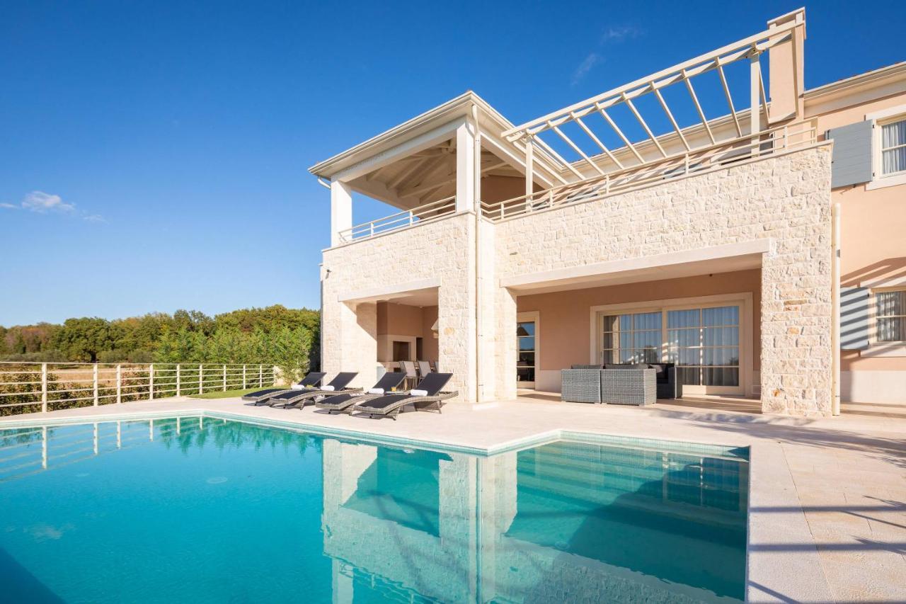 Villa Blanche By Ilc Бртонигла Экстерьер фото